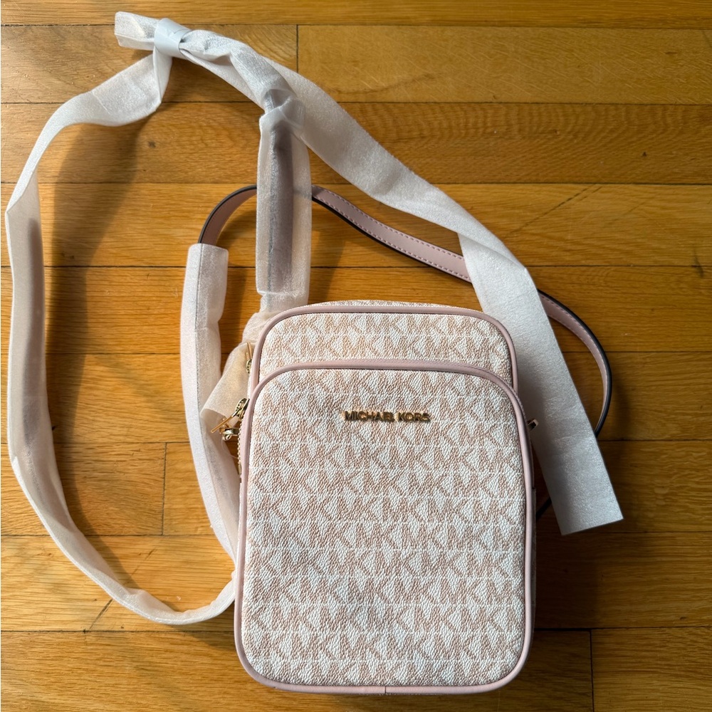 Jet Set Travel Medium Logo Crossbody Bag